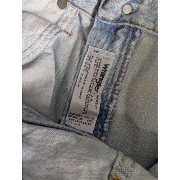 Wrangler Women's Iconic Cowboy Cut JeanLight Wash Size 7 x 36 - Picture 3 of 13